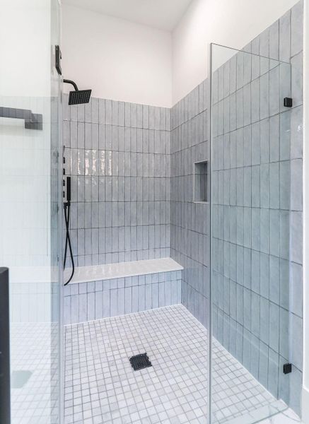 Alternate view of en-suite bath for 4th bedroom