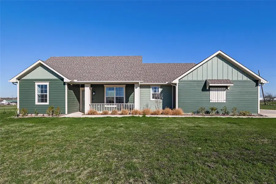Exterior details and patio area of a home in , Venus (Image 3).