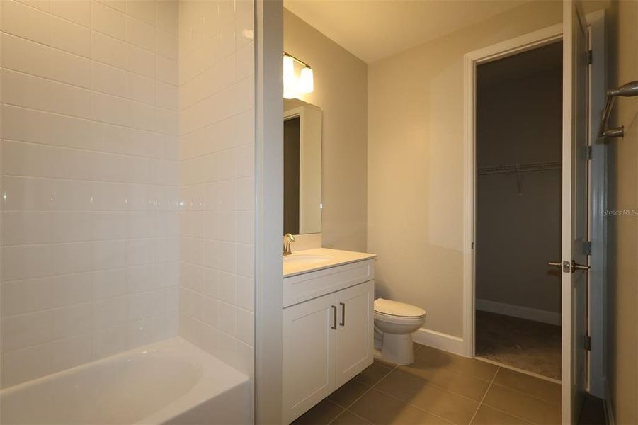 Furnished interior view inside a new home in Willow Run, Apopka (Image 9).