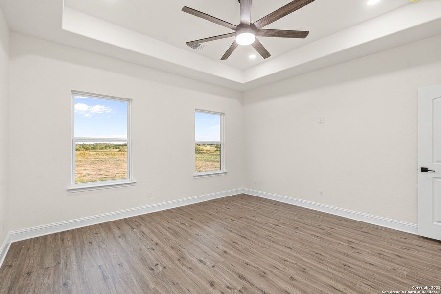 Spacious, unfurnished interior of a new home in , La Vernia (Image 35).