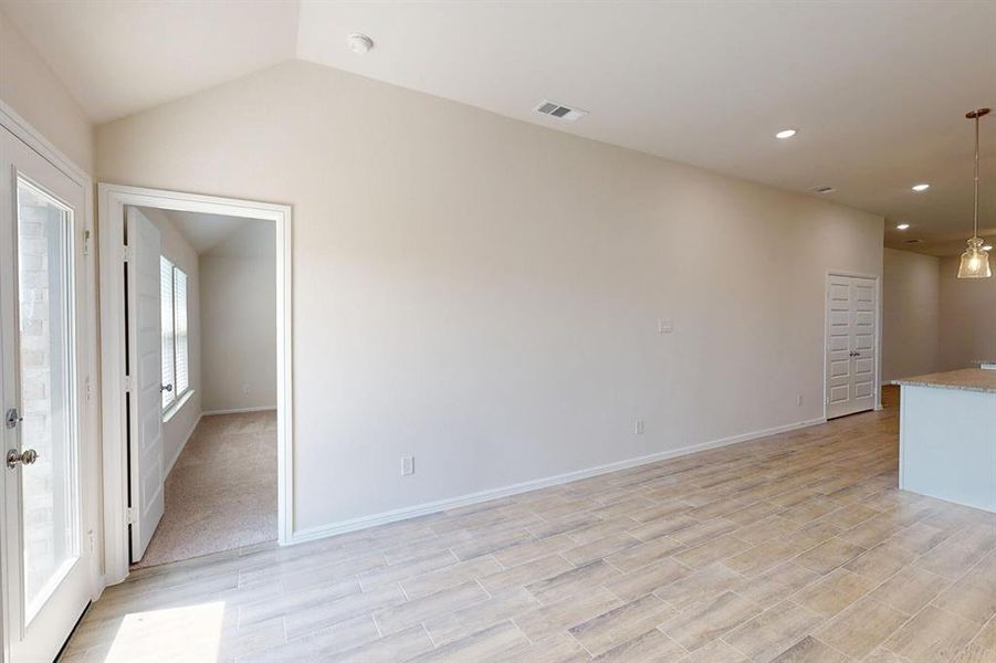 Spacious, unfurnished interior of a new home in Meadow Park, Denton (Image 18).