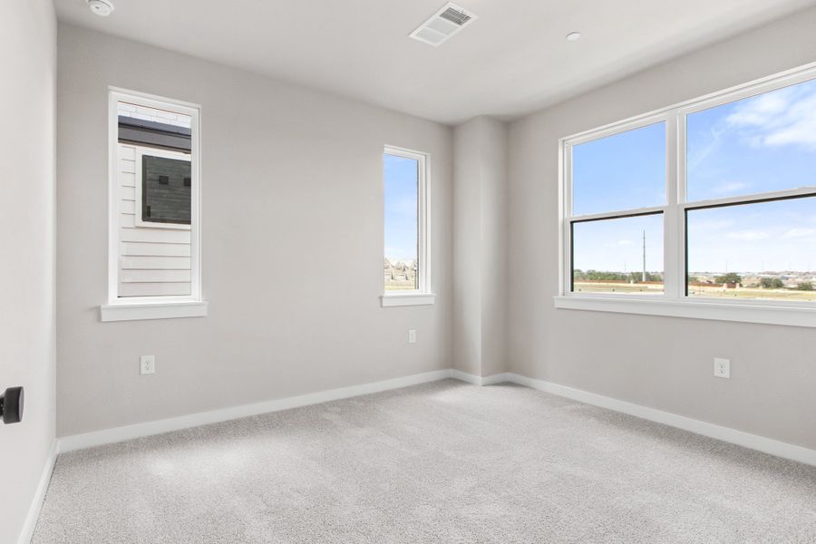 Spacious, unfurnished interior of a new home in Wildridge, Oak Point (Image 44).