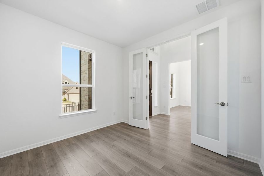 Spacious, unfurnished interior of a new home in Parkside on the River 60s, Georgetown (Image 23).