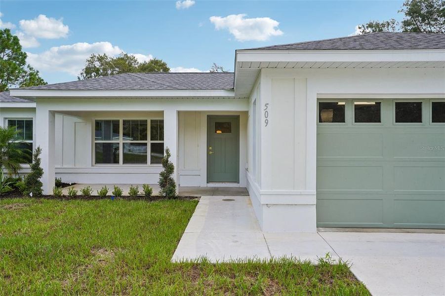 Exterior details and patio area of a home in , Citrus Springs (Image 32).