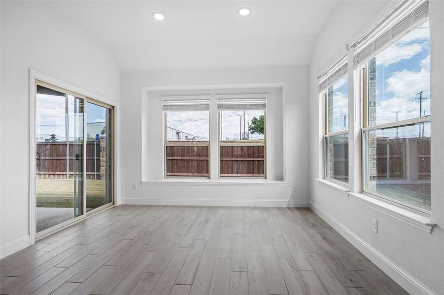 Spacious, unfurnished interior of a new home in Fox Hollow, Forney (Image 22).