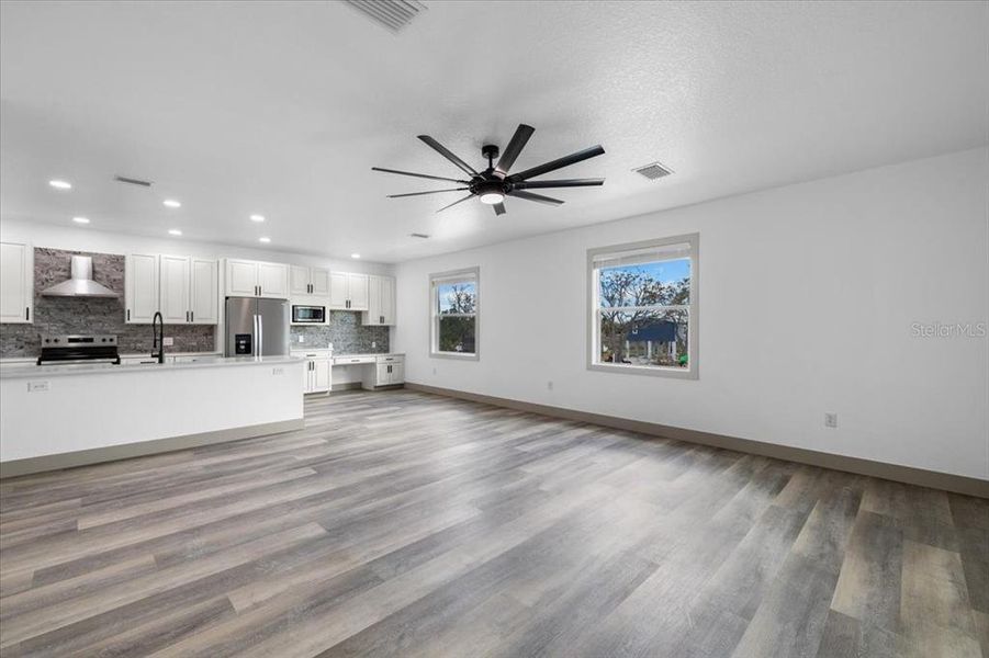 Spacious, unfurnished interior of a new home in , Hernando Beach (Image 15).