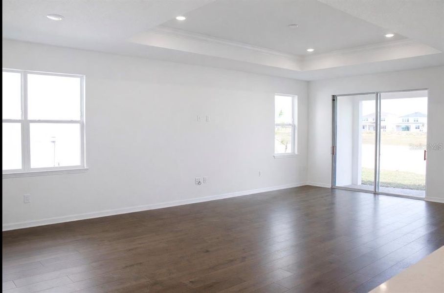 Spacious, unfurnished interior of a new home in , Clermont (Image 8).