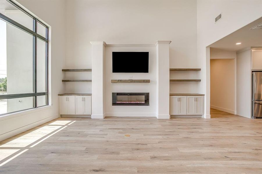 Spacious, unfurnished interior of a new home in , Mineral Wells (Image 28).