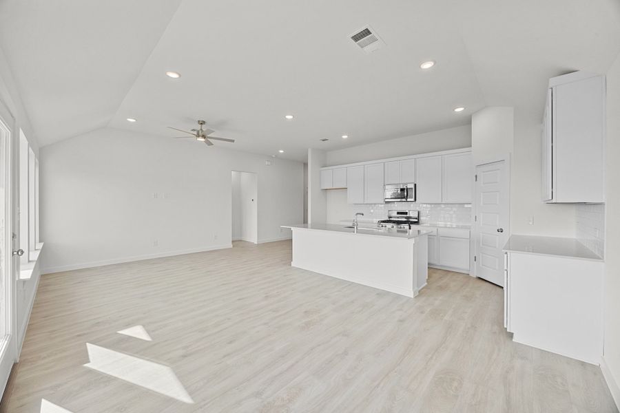 Spacious, unfurnished interior of a new home in Prairie Winds, Hutto (Image 17).