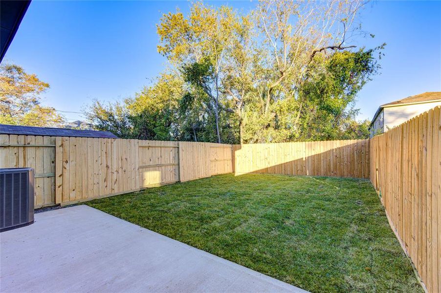 This home sits on an oversized lot, allowing the homeowner to enjoy a deep private backyard, fully fenced in. The patio is also full-sized, with ample room for outdoor furniture - perfect for entertaining guests!