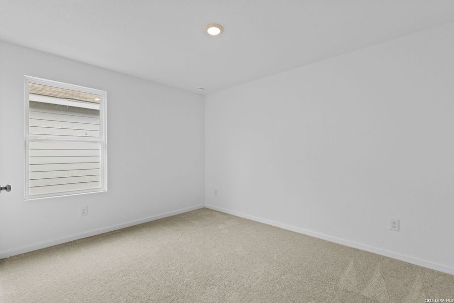 Spacious, unfurnished interior of a new home in Spring Grove, St. Hedwig (Image 18).