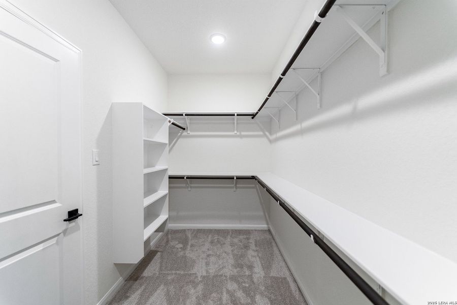 Spacious, unfurnished interior of a new home in Arcadia Ridge, San Antonio (Image 10).