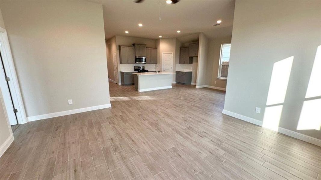 Spacious, unfurnished interior of a new home in Rock Creek Ranch, Fort Worth (Image 12).