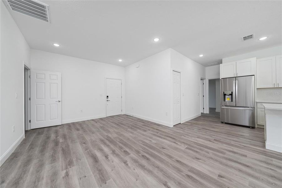 Spacious, unfurnished interior of a new home in , Ocala (Image 27).