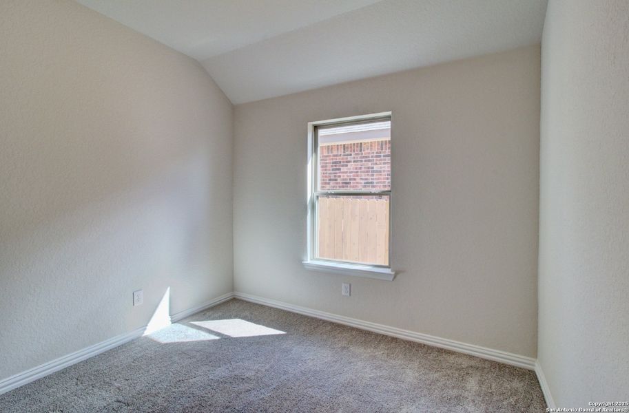 Spacious, unfurnished interior of a new home in Sunflower Ridge, New Braunfels (Image 15).