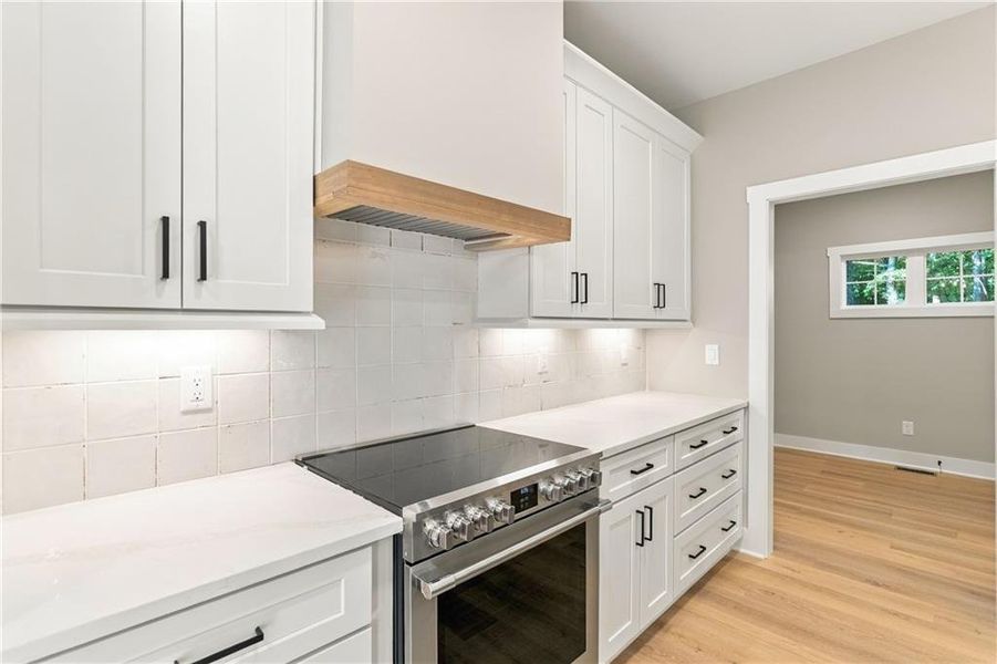 Furnished interior view inside a new home in , Jasper (Image 14).
