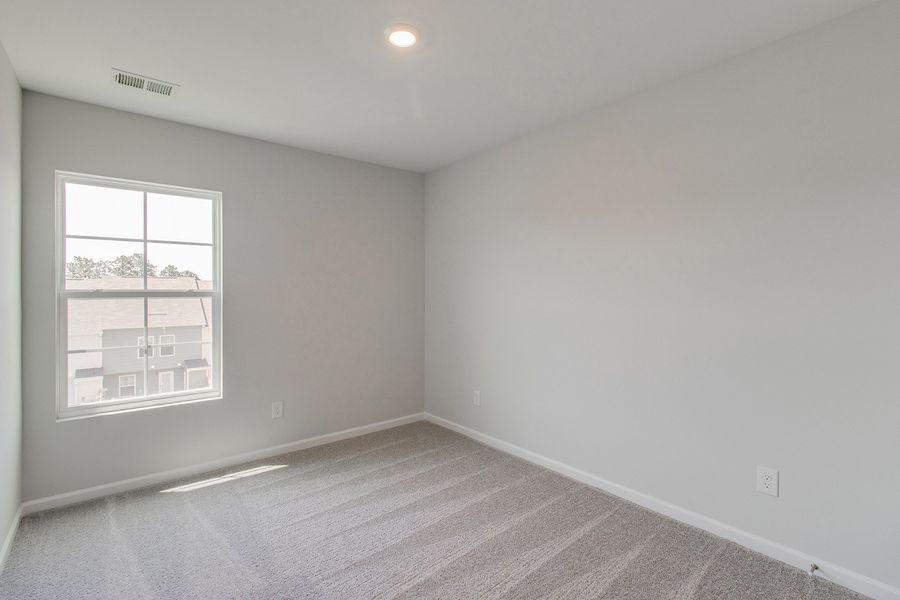 Spacious, unfurnished interior of a new home in Astoria, Columbia (Image 23).