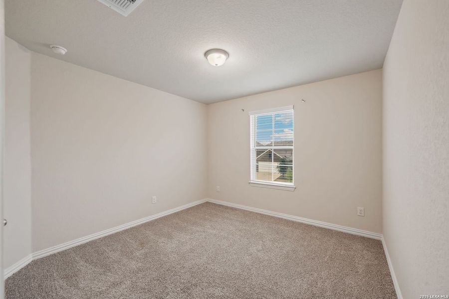 Spacious, unfurnished interior of a new home in Veramendi, New Braunfels (Image 20).