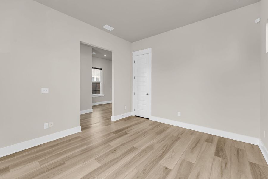 Spacious, unfurnished interior of a new home in Carnes Crossroads, Summerville (Image 31).