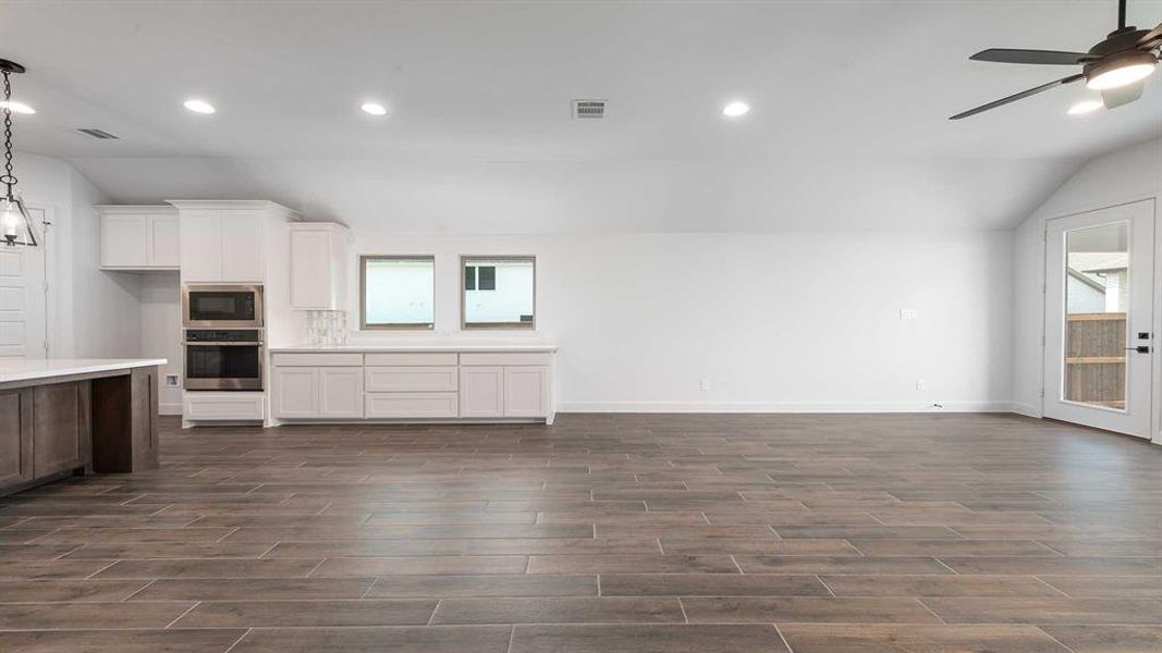 Spacious, unfurnished interior of a new home in Hillstead 50', Lavon (Image 14).