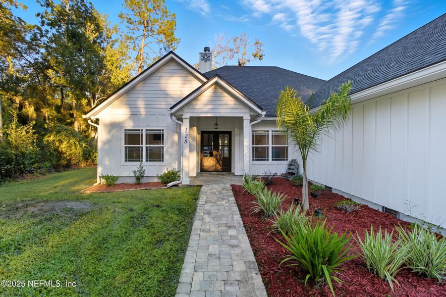 Exterior details and patio area of a home in , Florahome (Image 4).