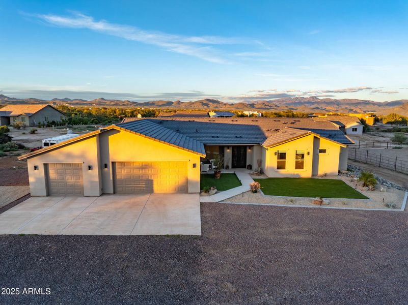 Oversized 3 car garage