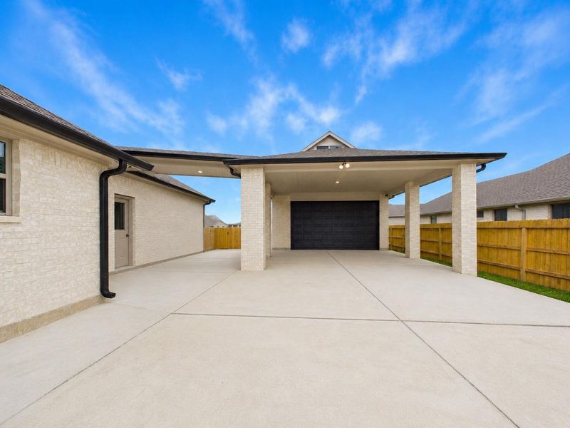 Exterior details and patio area of a home in Pedregal, Galveston (Image 24).