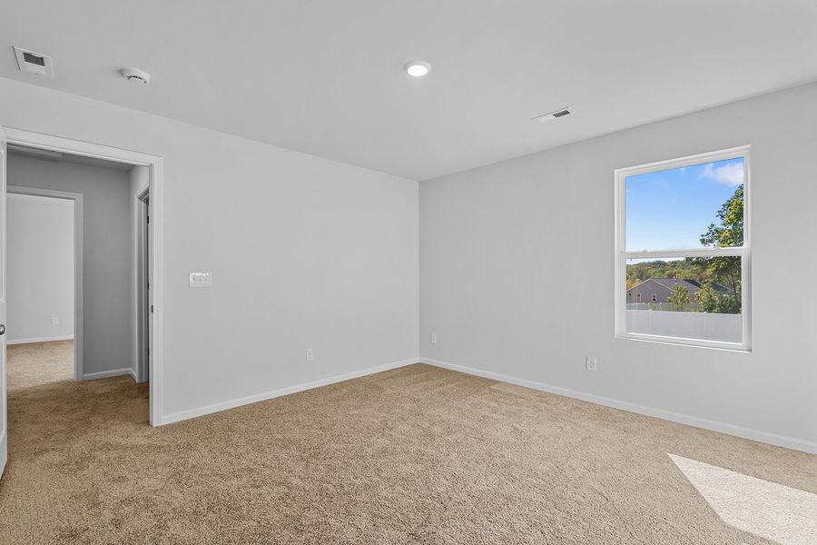 Spacious, unfurnished interior of a new home in Hanes Lake, Winston-Salem (Image 35).