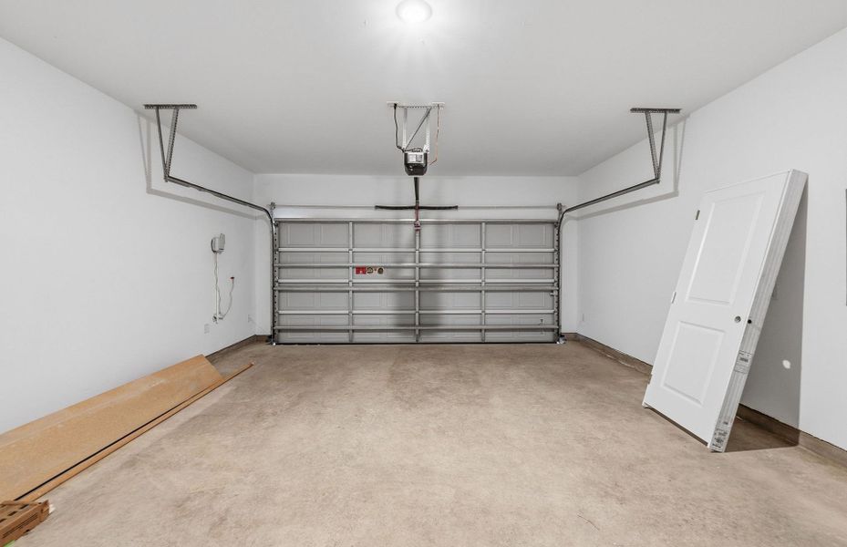 Spacious, unfurnished interior of a new home in Kuempel Farms, Pflugerville (Image 36).