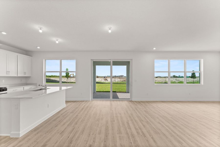 Spacious, unfurnished interior of a new home in Tradition - Cadence, Port St. Lucie (Image 11).