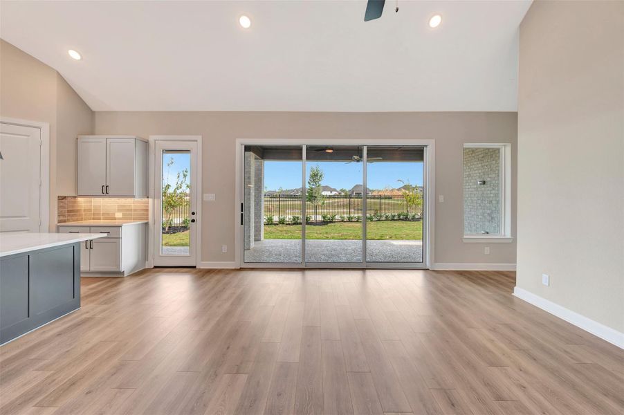 Spacious, unfurnished interior of a new home in ARTAVIA - Parkview Collection, Conroe (Image 25).