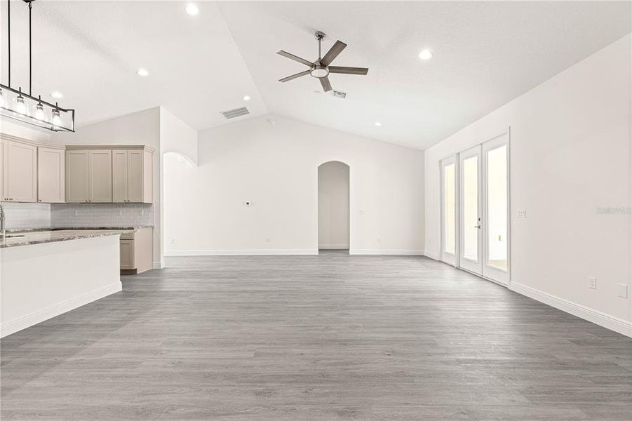 Spacious, unfurnished interior of a new home in , Dunnellon (Image 28).