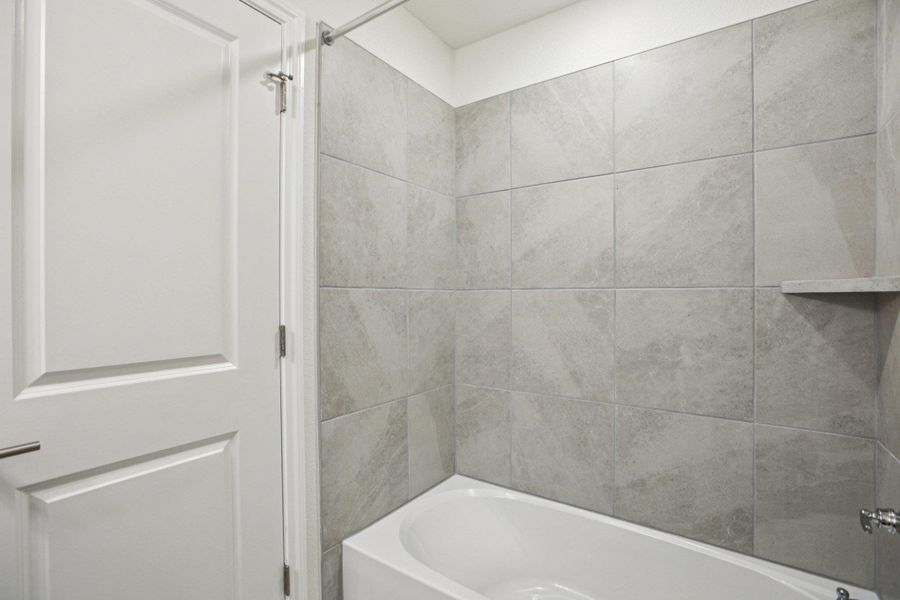 Bathroom with shower / bathtub combination
