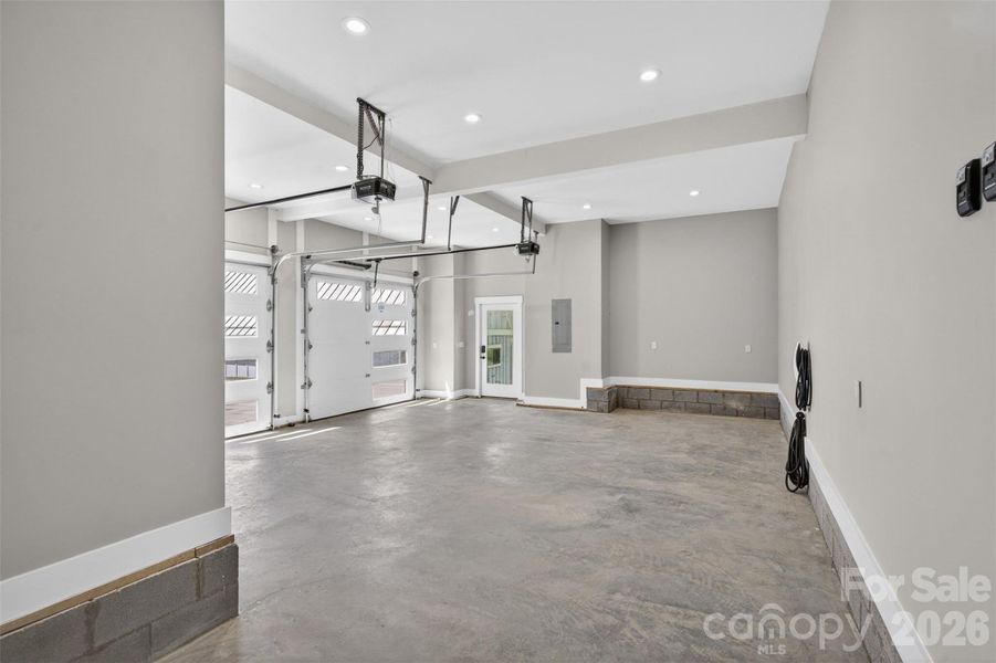 Spacious, unfurnished interior of a new home in , Asheville (Image 41).