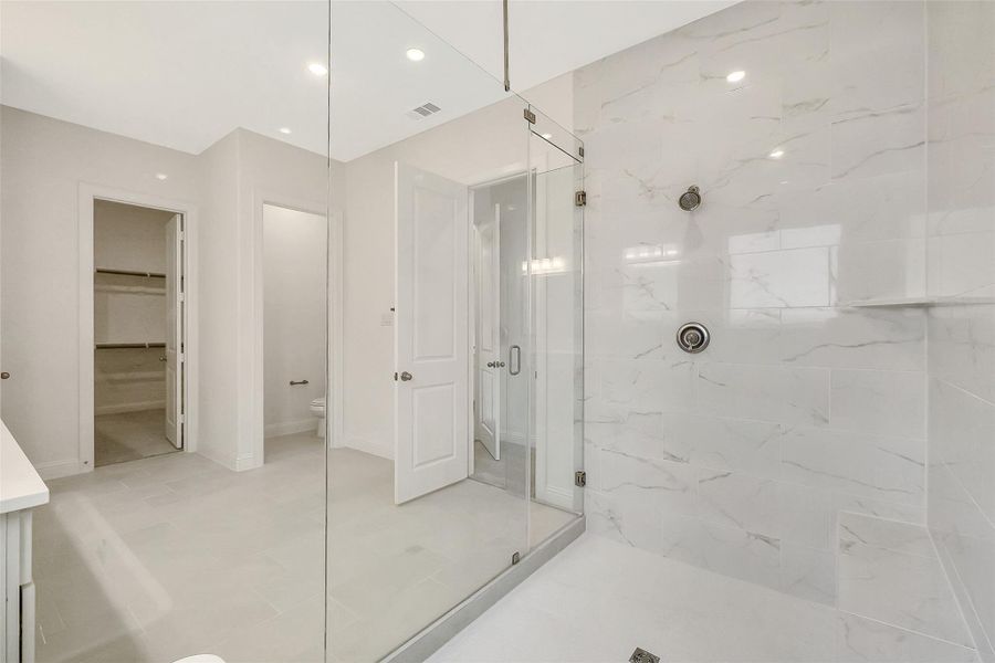 Furnished interior view inside a new home in Sienna 65', Missouri City (Image 13).