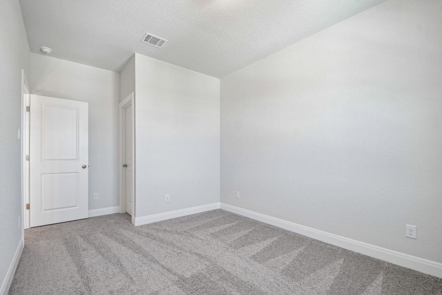 Spacious, unfurnished interior of a new home in 6 Creeks, Kyle (Image 22).