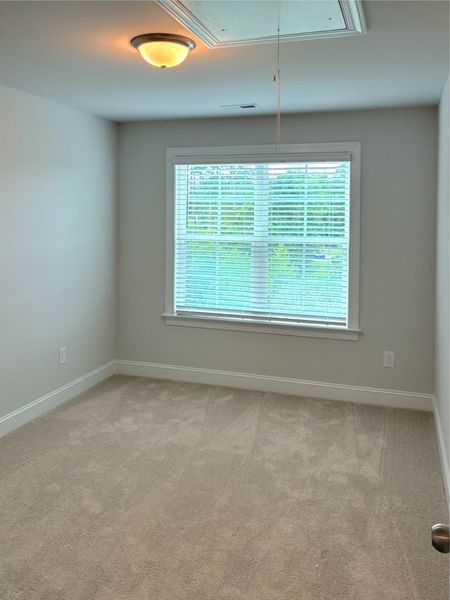 Spacious, unfurnished interior of a new home in Weybridge, Burlington (Image 23).