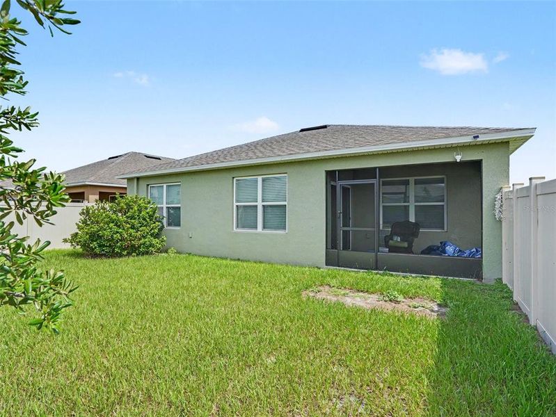 Exterior details and patio area of a home in , Haines City (Image 23).