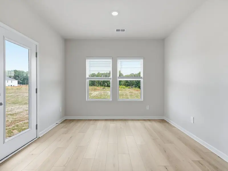 Spacious, unfurnished interior of a new home in Pleasant Brook, Greenville (Image 11).