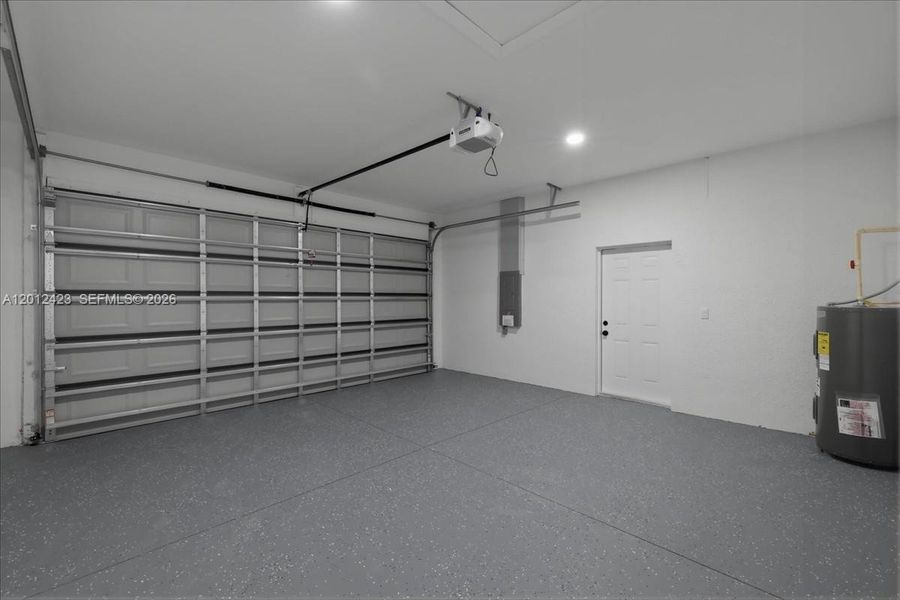 Spacious, unfurnished interior of a new home in , Lehigh Acres (Image 40).