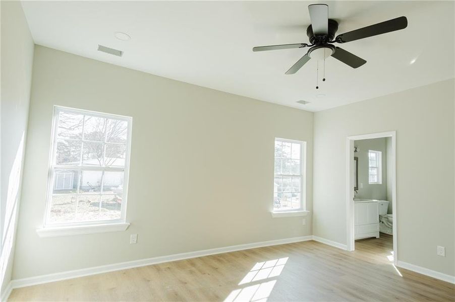 Spacious, unfurnished interior of a new home in , Stockbridge (Image 12).
