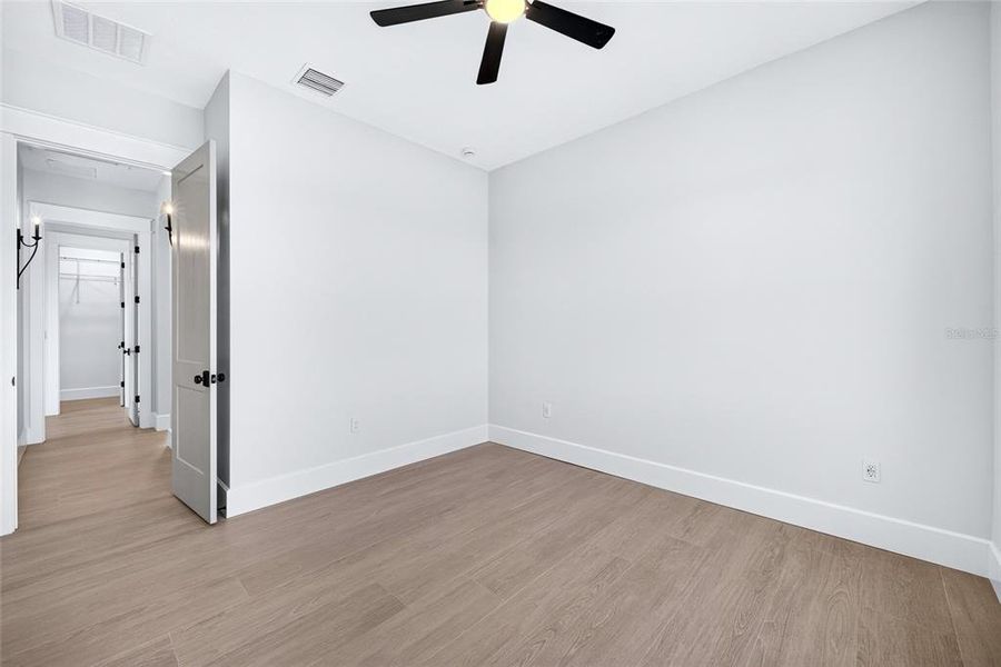 Spacious, unfurnished interior of a new home in , Dade City (Image 67).