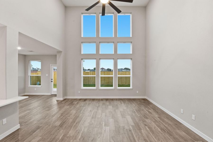 Spacious, unfurnished interior of a new home in , Fresno (Image 22).