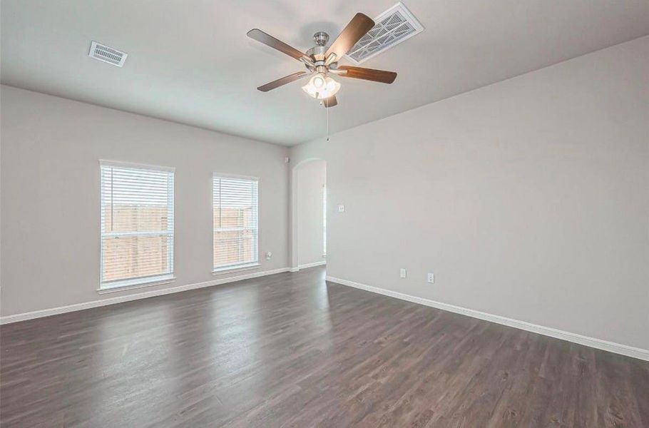 Spacious, unfurnished interior of a new home in , Dayton (Image 15).