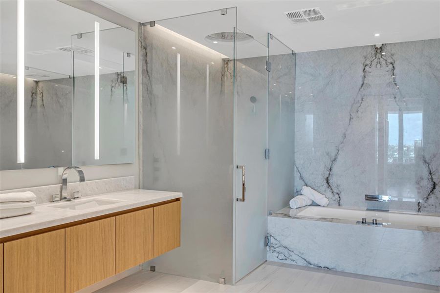 Furnished interior view inside a new home in , Fort Lauderdale (Image 52).