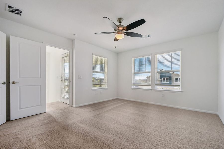 Spacious, unfurnished interior of a new home in Whisper Valley, Manor (Image 14).