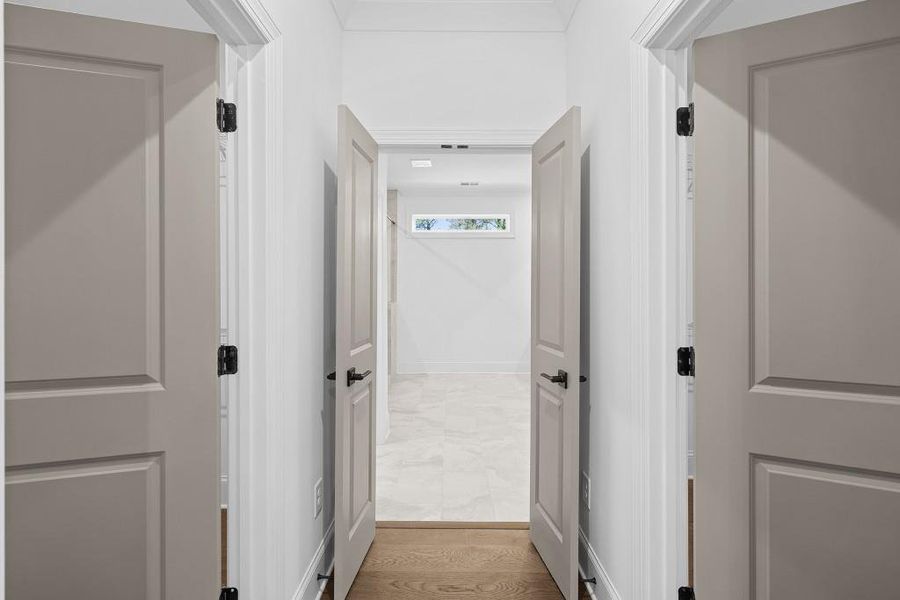 Spacious, unfurnished interior of a new home in Livingstone Park, Kennesaw (Image 30).