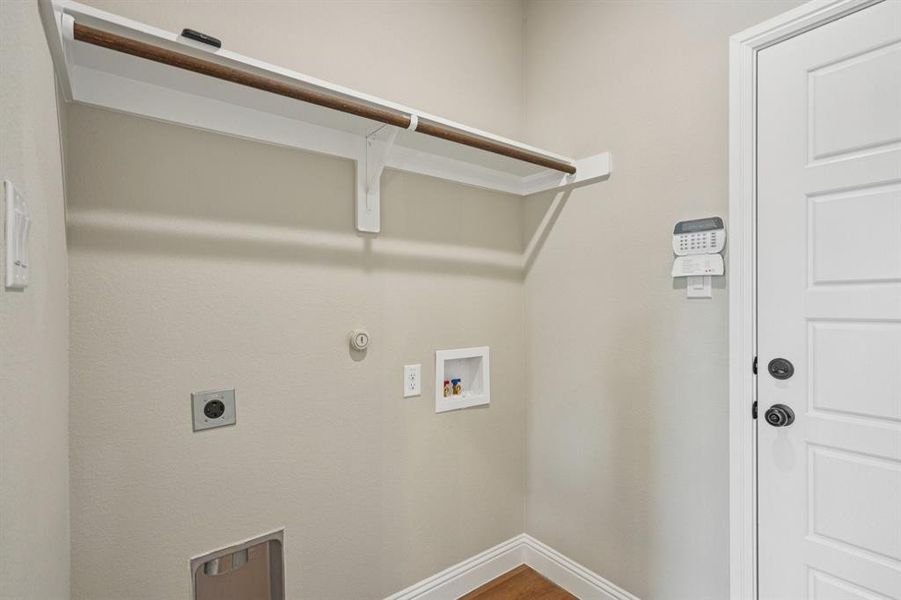 Spacious, unfurnished interior of a new home in , Alvarado (Image 31).