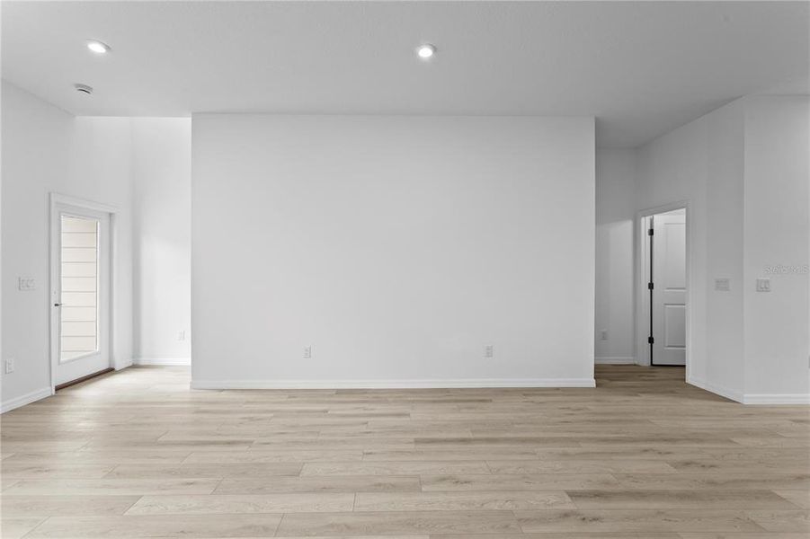 Spacious, unfurnished interior of a new home in , Westchase (Image 27).