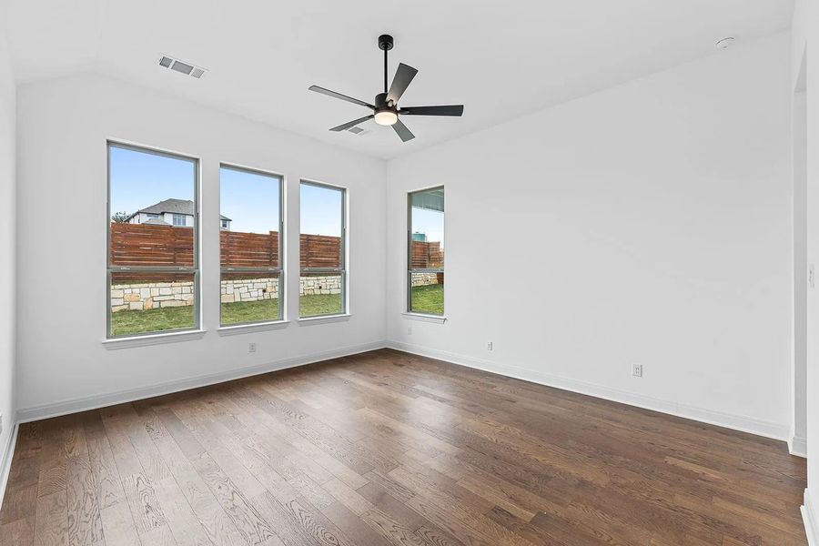 Brenham A primary suite